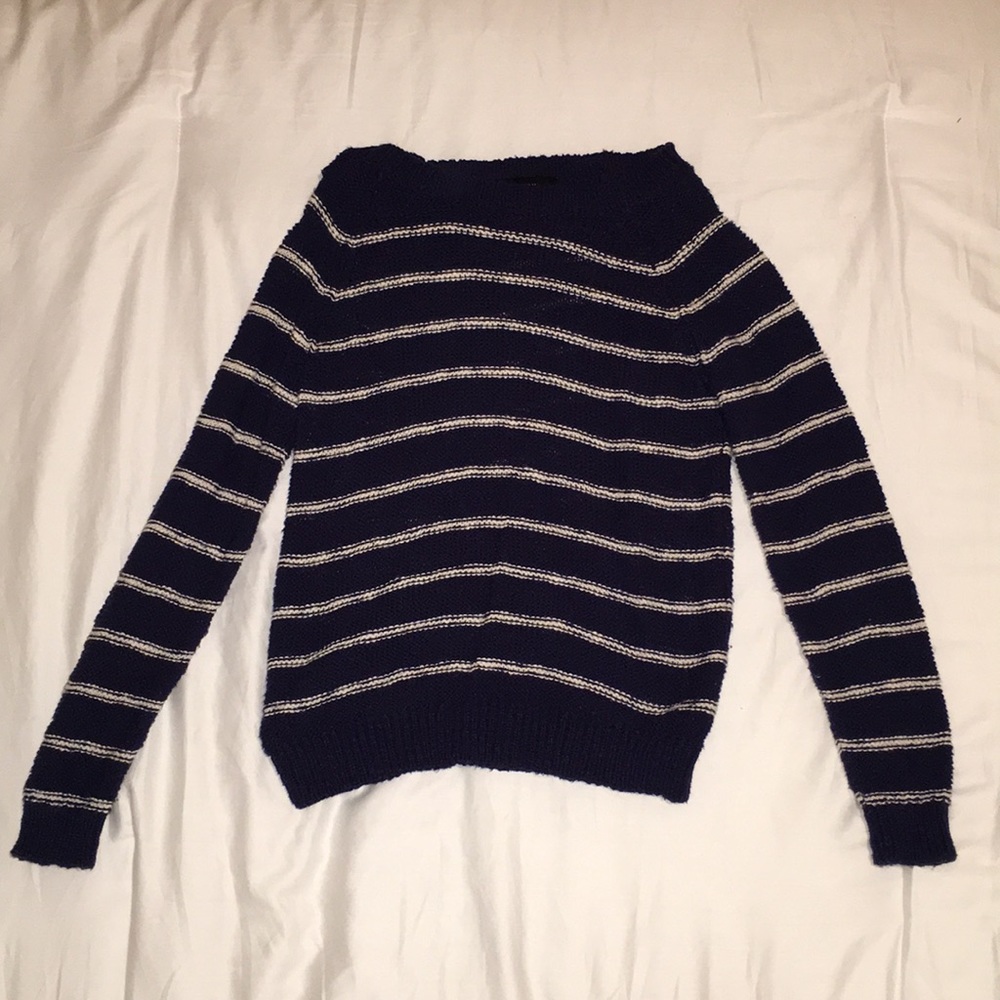 Forever21 knitted stripped navy sweater